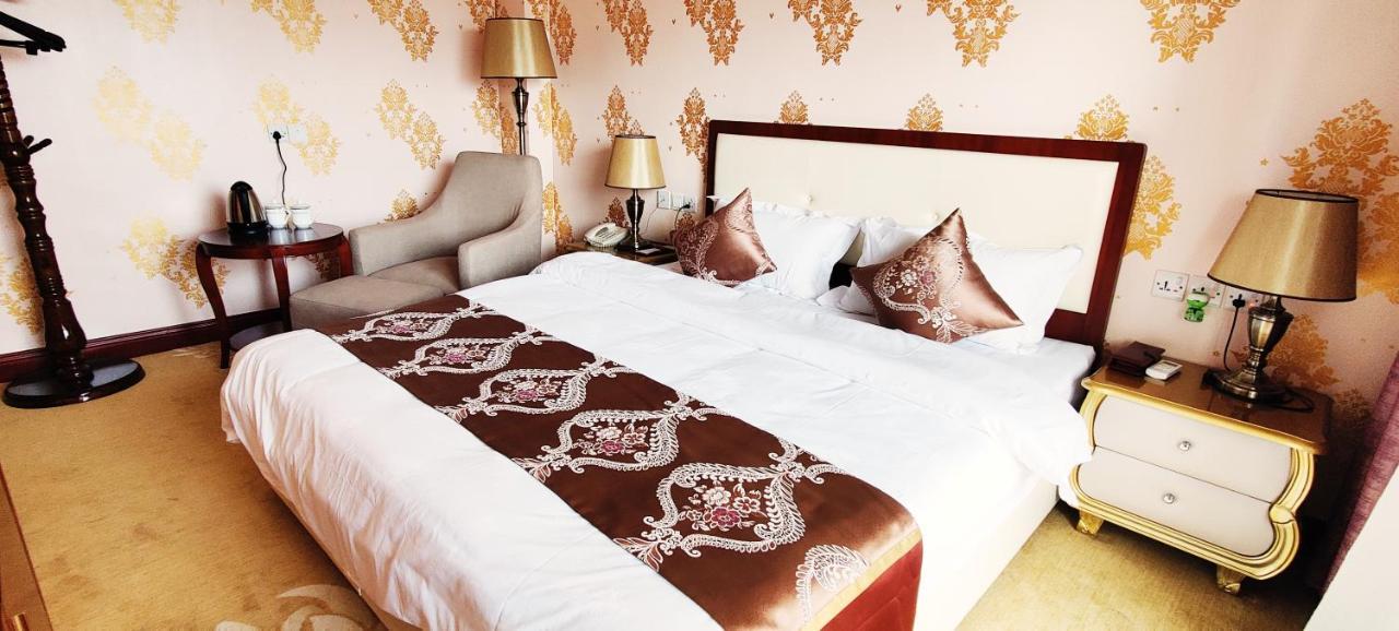 Golden Peacock Hotel Blantyre Dış mekan fotoğraf